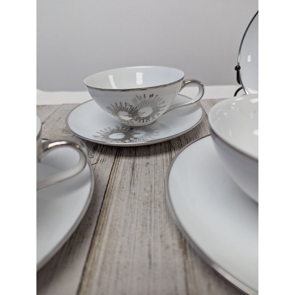 Vintage Kutani Set 4 Saucers and 3 Cups White Silver Gray Bursts Japan Teacups - Picture 4 of 10